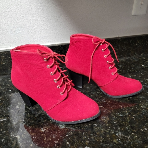 Red boots sueded laceup - Picture 2 of 4